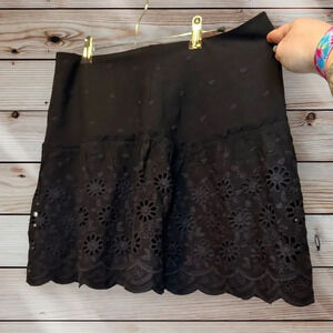 Winston White Black Embroidered Eyelet Mini Skirt size Medium